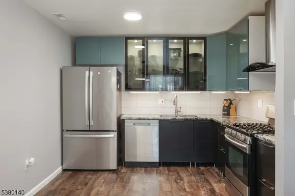 90 Farnham Sq #290, Sayreville Boro, NJ 08859