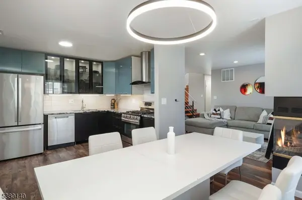 90 Farnham Sq #290, Sayreville Boro, NJ 08859