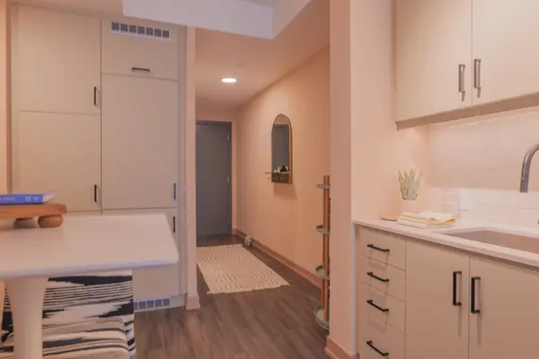 9 Tecumseth ST #822, Toronto C01, ON M5V 3G4