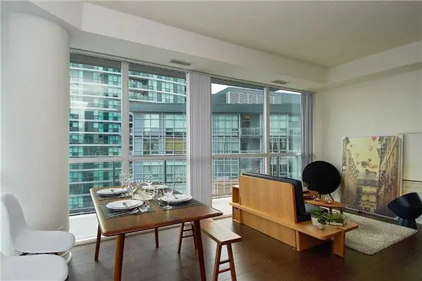 20 Bruyeres Mews #1610, Toronto C01, ON M5V 0G8