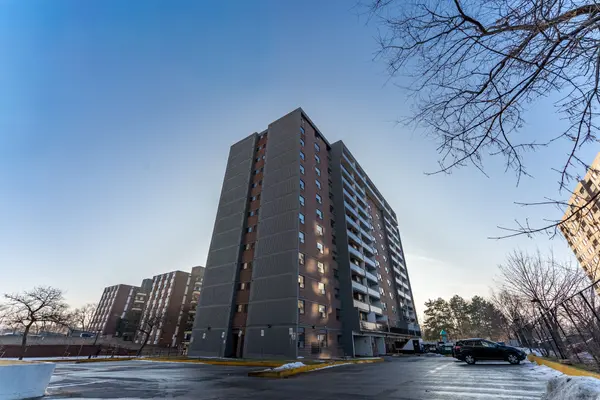 20 Gilder DR #906, Toronto E08, ON M1K 5E1