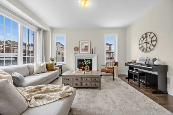 1002 Kingpeak CRES, Pickering, ON L1X 0H3