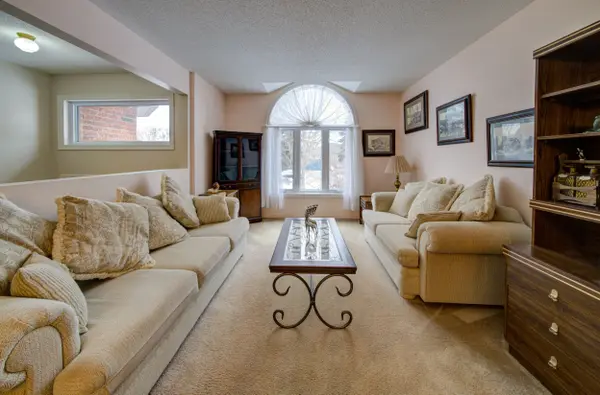 26 Brouwer CRES, Wasaga Beach, ON L9Z 1L8