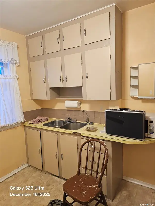 833 i AVENUE N, Saskatoon, SK S7L 2H2