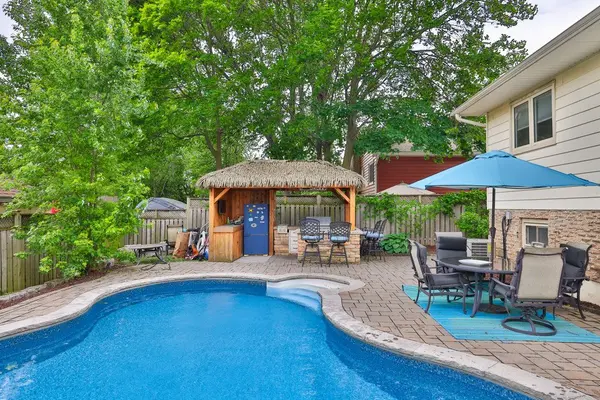 3354 Bristol DR, Burlington, ON L7M 1W4