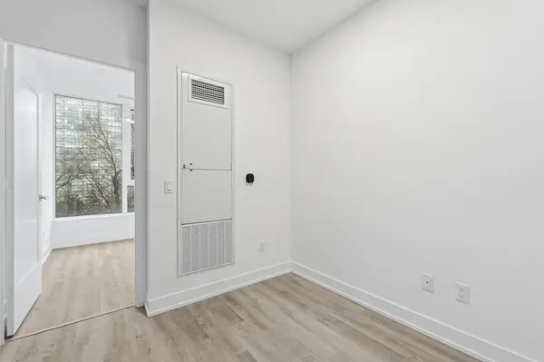 25 Cordova AVE #501, Toronto W08, ON M9A 0E5