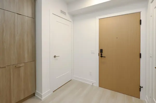 25 Cordova AVE #709, Toronto W08, ON M9A 0E5