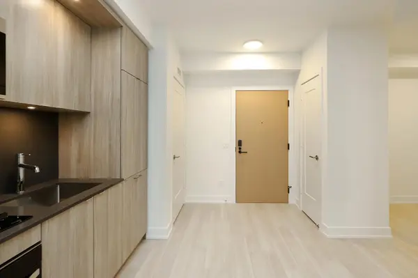 25 Cordova AVE #709, Toronto W08, ON M9A 0E5