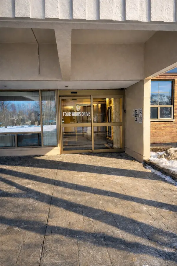 19 Four Winds DR #Unit #104, Toronto W05, ON M3J 2S9