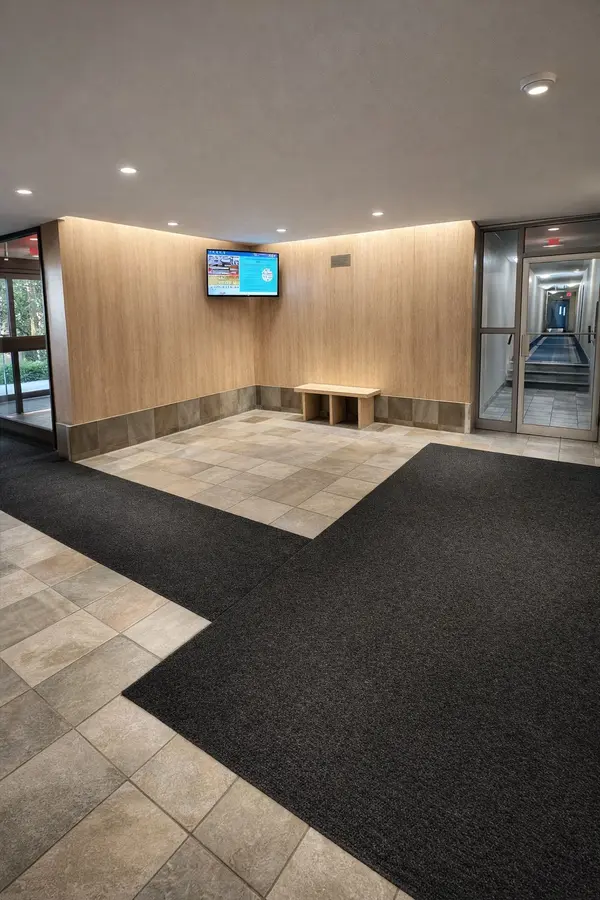 19 Four Winds DR #Unit #104, Toronto W05, ON M3J 2S9