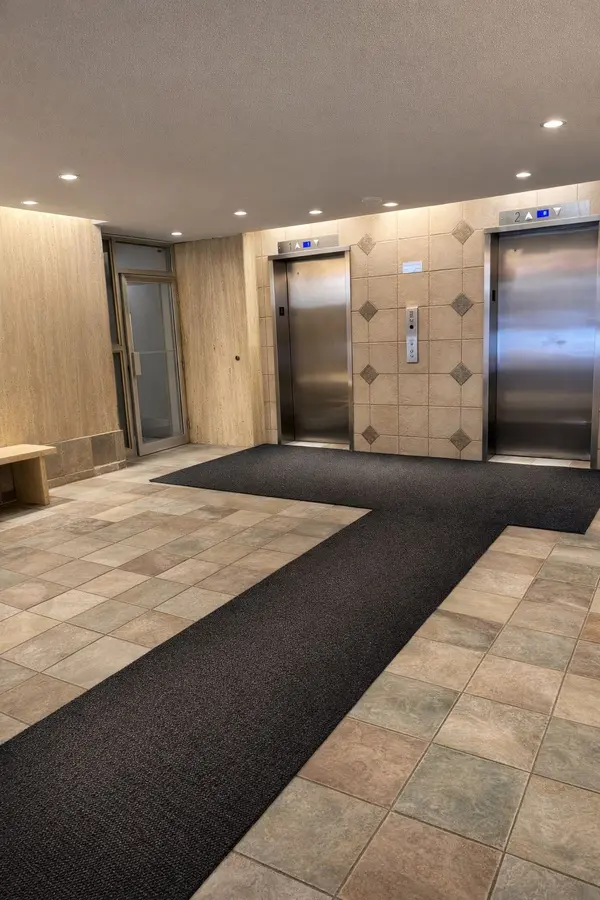 19 Four Winds DR #Unit #104, Toronto W05, ON M3J 2S9