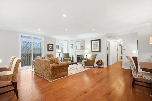 390 Upper Middle RD E #305, Oakville, ON L6H 0A5