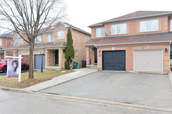 45 Roadmaster LN, Brampton, ON L7A 3A7