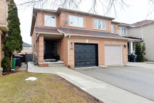45 Roadmaster LN, Brampton, ON L7A 3A7
