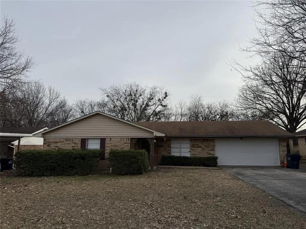 415 W Highland Drive, Whitewright, TX 75491
