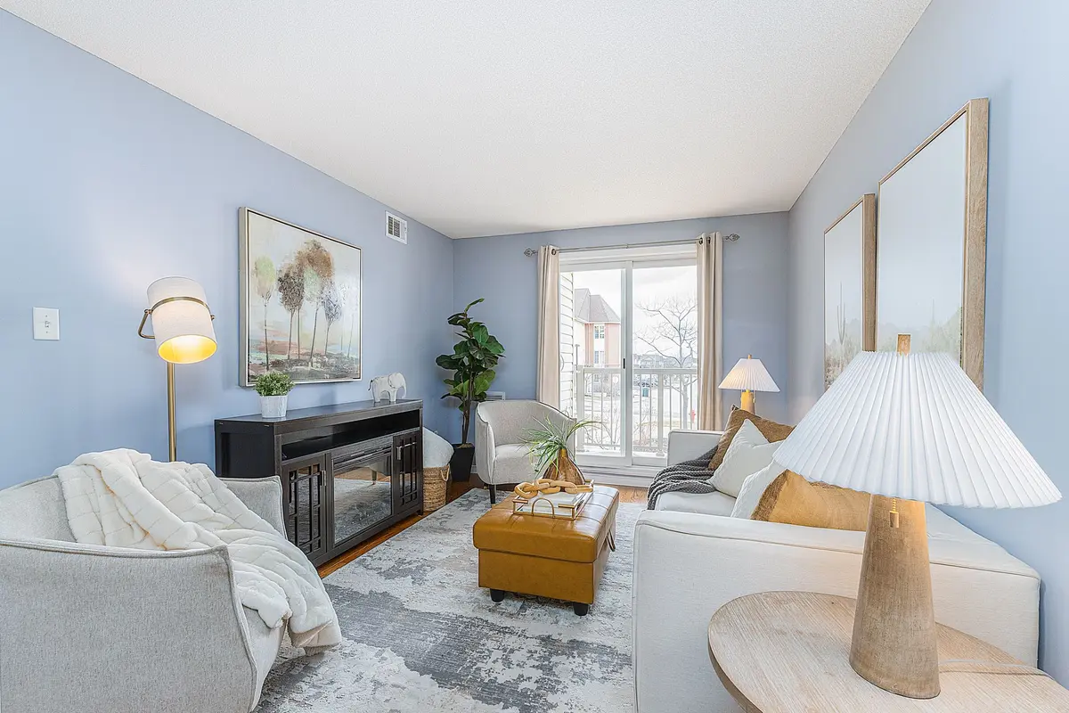 31 Petra WAY #2, Whitby, ON L1R 0A7