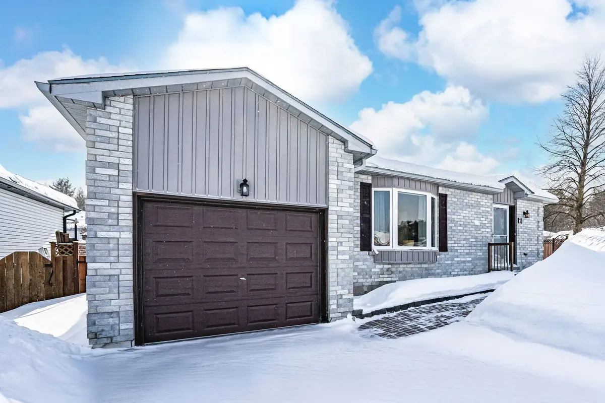 2 McQueen ST, Essa, ON L0M 1B0