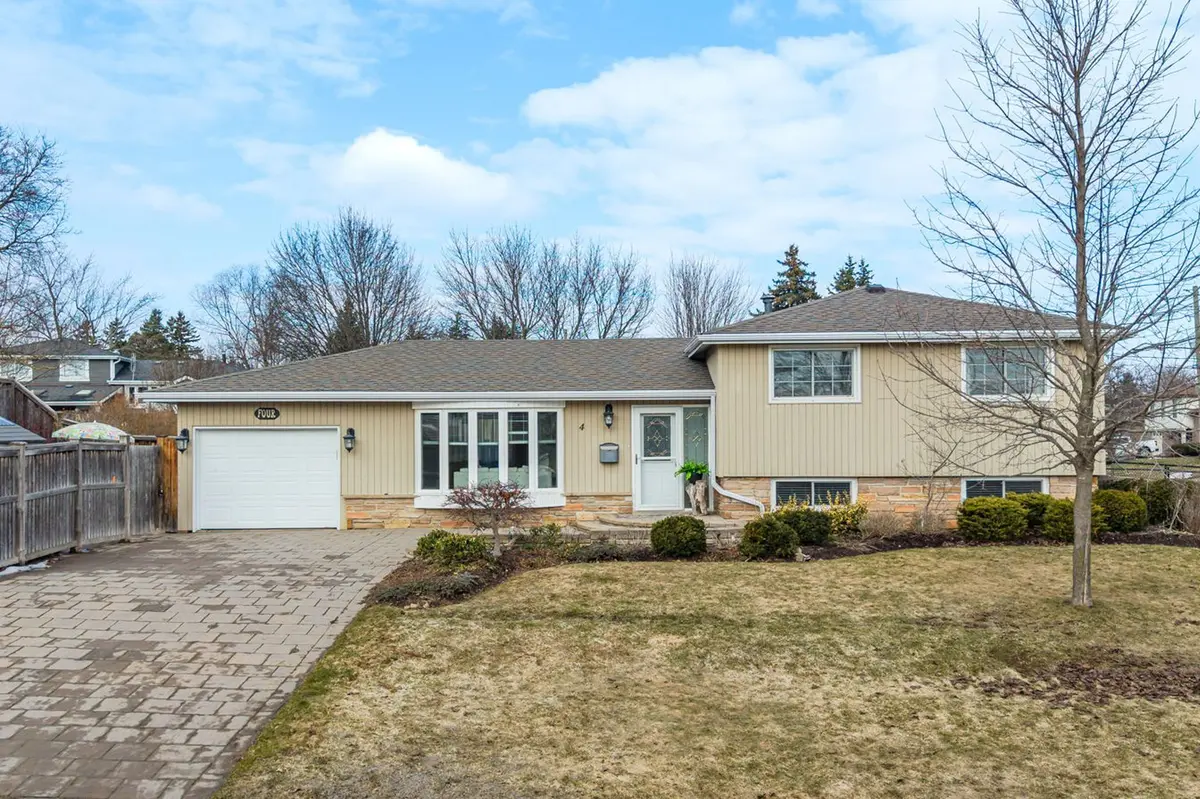 4 Uplands CT, Halton Hills, ON L7G 2S8