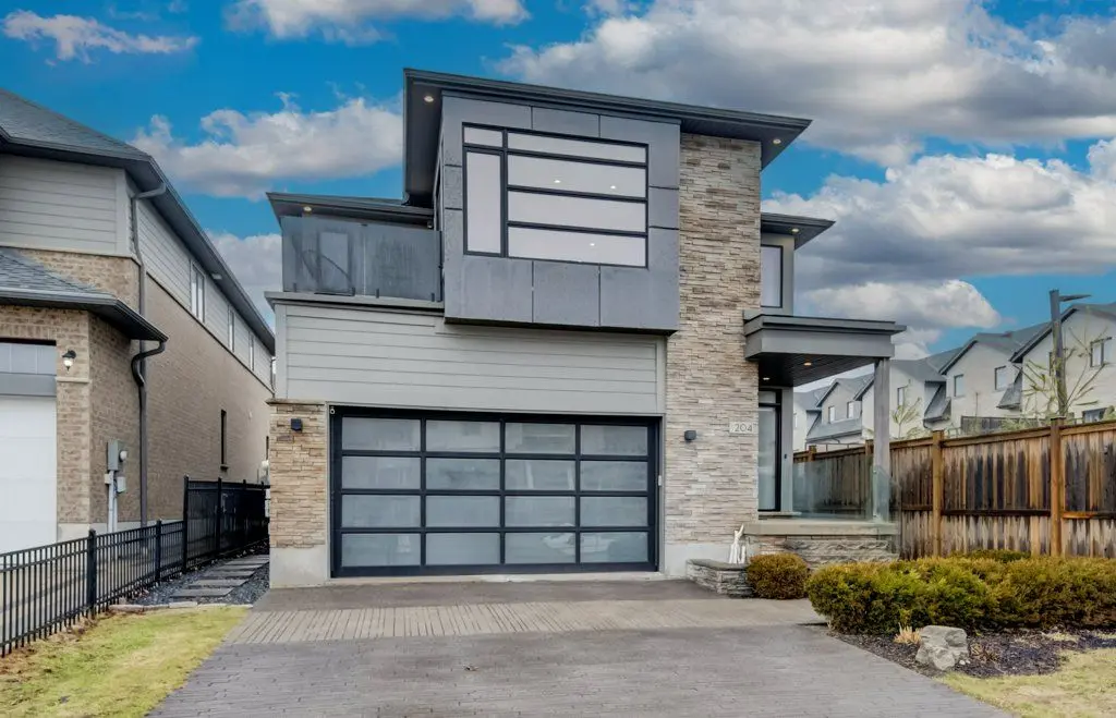 204 Carriage WAY, Waterloo, ON N2K 0C6