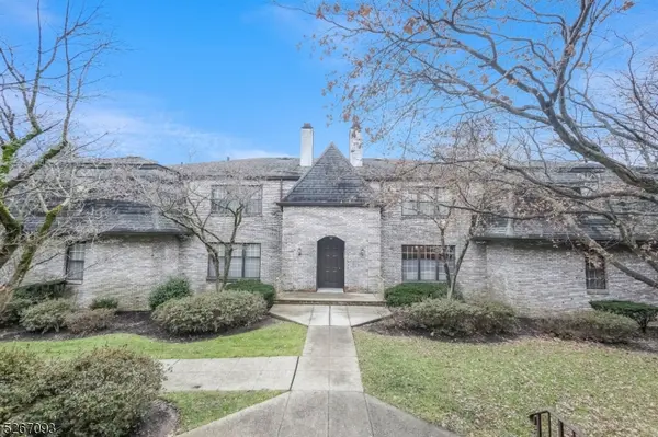 10 Falls Bridge Dr #10, Totowa Boro, NJ 07512