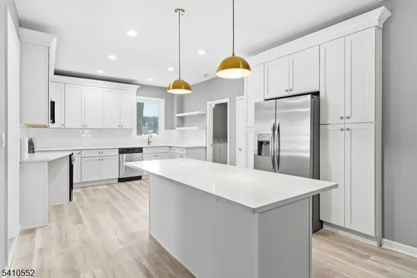 20 Mcgregor Ave, Mount Arlington Boro, NJ 07856