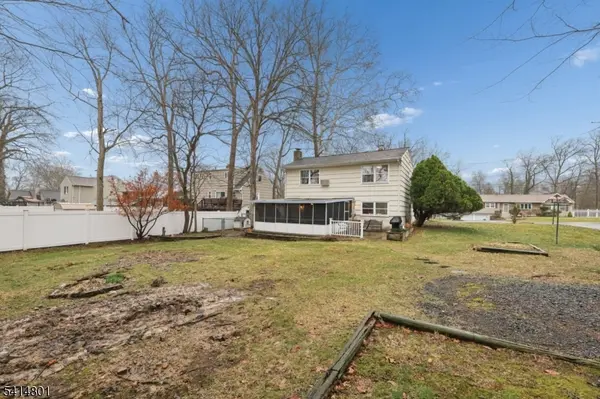 70 Walnut St, Oakland Boro, NJ 07436