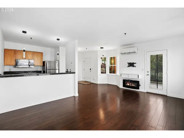 423 NW UPTOWN TER #1 B, Portland, OR 97210