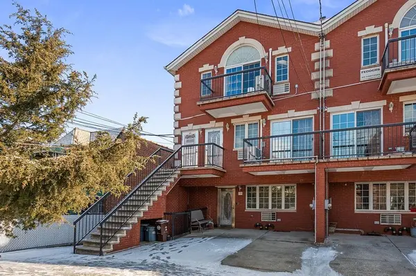 39 Bay 38th ST #3D, Brooklyn, NY 11214