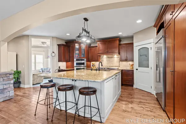 564 Blackstone ST, Holland City, MI 49423