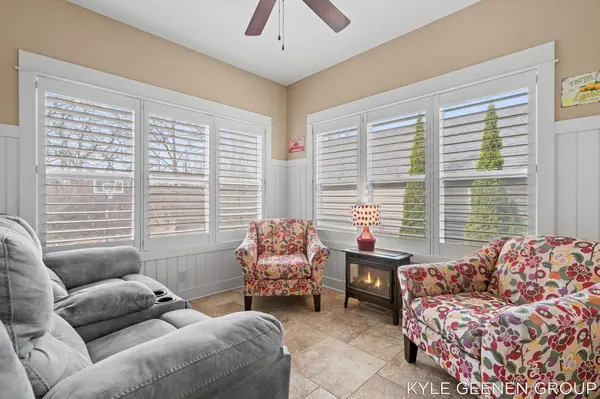 564 Blackstone ST, Holland City, MI 49423