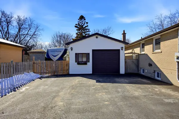 924 McCullough DR, Whitby, ON L1N 1C6