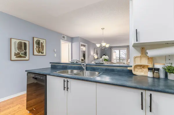 31 Petra WAY #2, Whitby, ON L1R 0A7