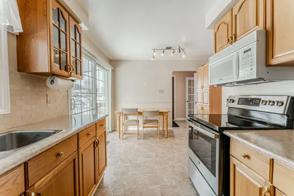 2 McQueen ST, Essa, ON L0M 1B0