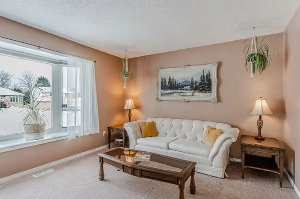 2 McQueen ST, Essa, ON L0M 1B0