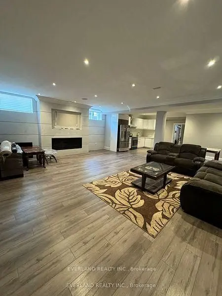 232 Duncan RD #Bst, Richmond Hill, ON L4C 6J9