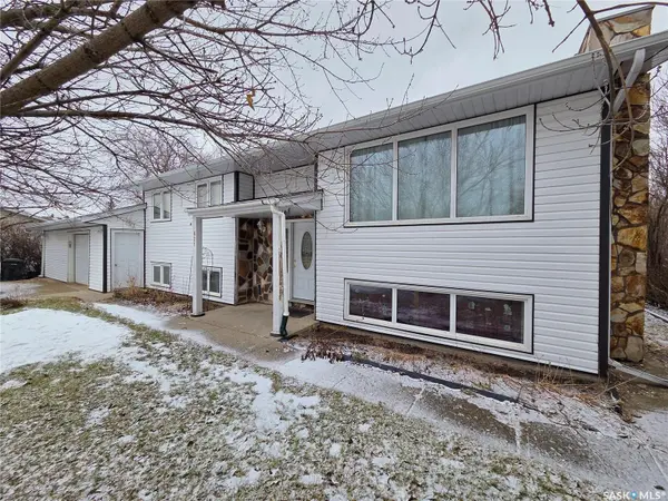 621 McCall STREET, Oxbow, SK S0C 2B0