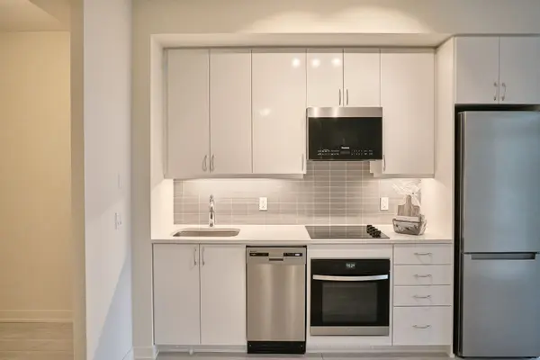 38 Annie Craig DR #2407, Toronto W06, ON M8V 0G9