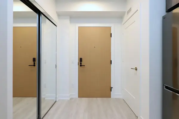 25 Cordova AVE #1107, Toronto W08, ON M9A 0E5