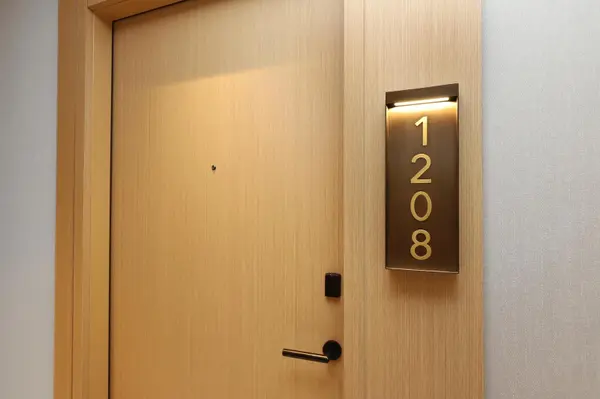 25 Cordova AVE #1208, Toronto W08, ON M9A 0E5