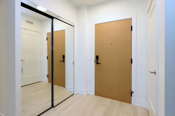 25 Cordova AVE #1207, Toronto W08, ON M9A 0E5