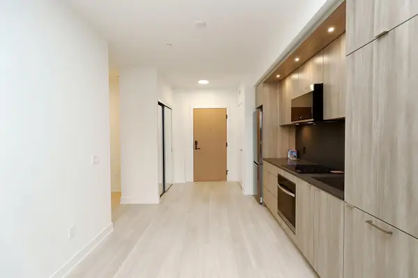 25 Cordova AVE #1207, Toronto W08, ON M9A 0E5