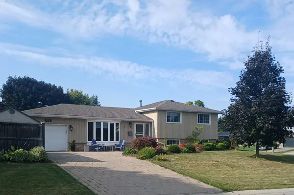 4 Uplands CT, Halton Hills, ON L7G 2S8