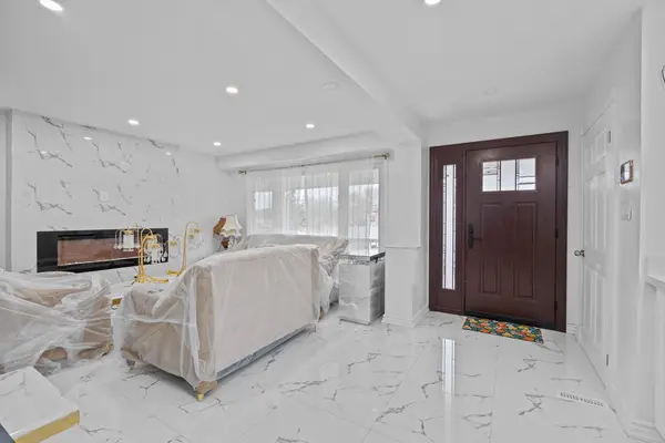 7738 Redstone RD, Mississauga, ON L4T 2B9