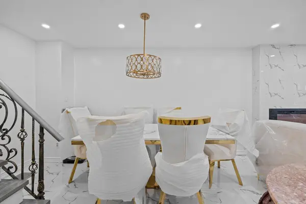 7738 Redstone RD, Mississauga, ON L4T 2B9