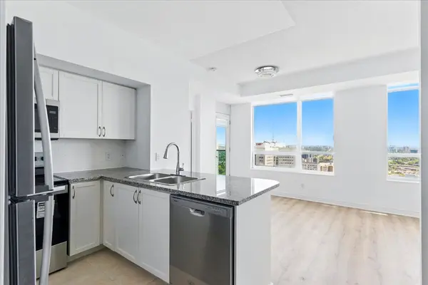 208 Enfield PL #3701, Mississauga, ON L5B 0G8