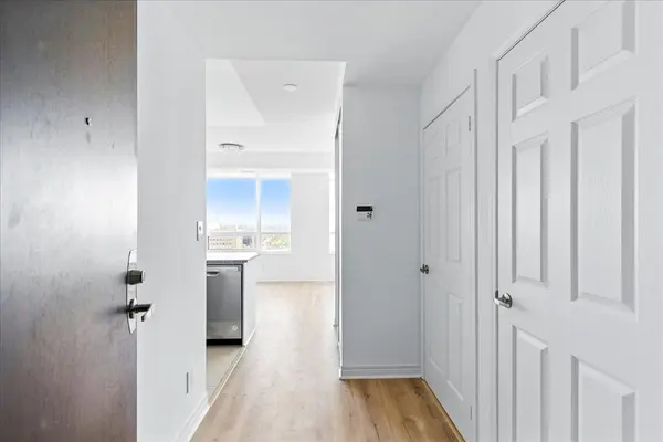 208 Enfield PL #3701, Mississauga, ON L5B 0G8