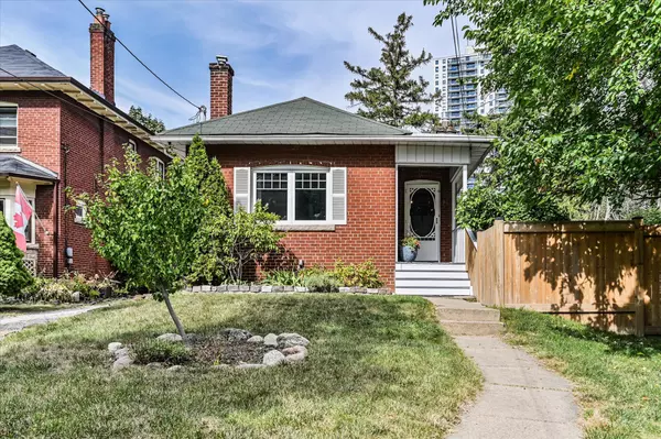 11 King Street CRES, Toronto W04, ON M9N 1K7