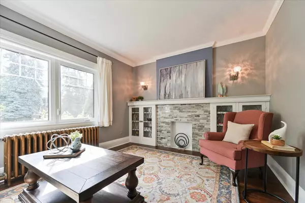 11 King Street CRES, Toronto W04, ON M9N 1K7