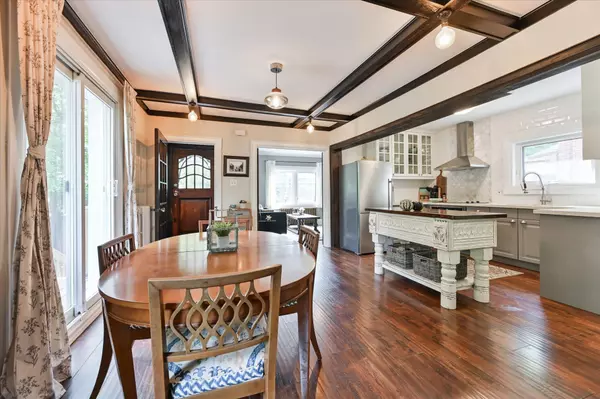 11 King Street CRES, Toronto W04, ON M9N 1K7