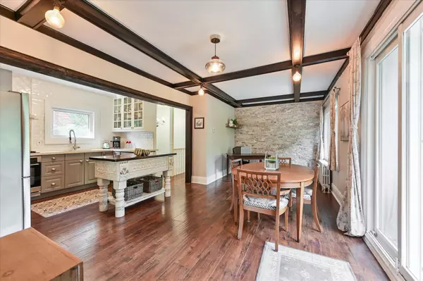 11 King Street CRES, Toronto W04, ON M9N 1K7